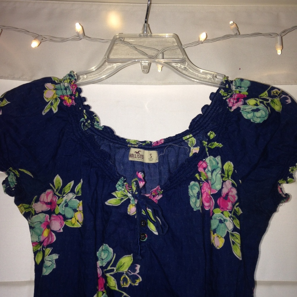 Hollister Floral Top!! - Picture 4 of 4
